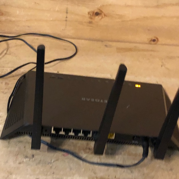 NETGEAR R6900P-100NAS Nighthawk AC1900 Dual Band WiFi Router with Power cord - Picture 7 of 15